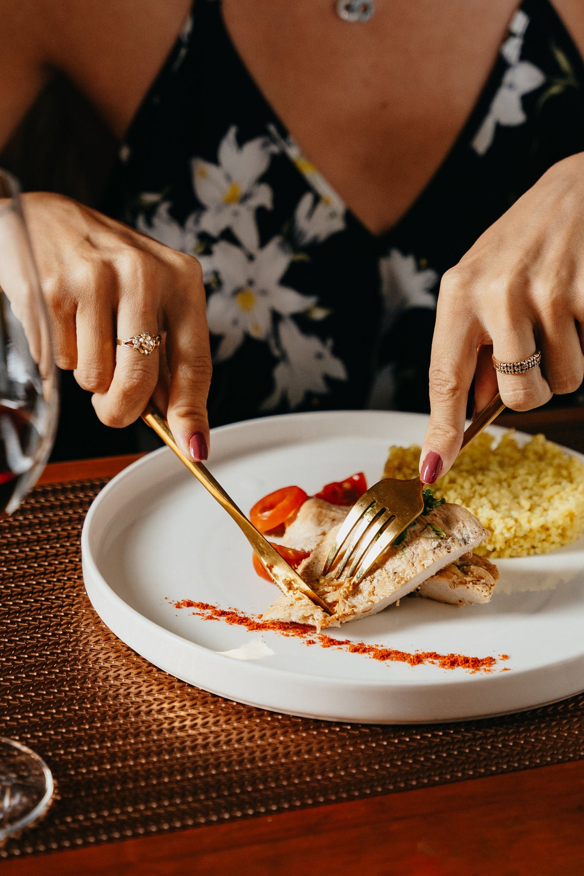 Pollo a la plancha, opción de almuerzo fitness alto en proteína